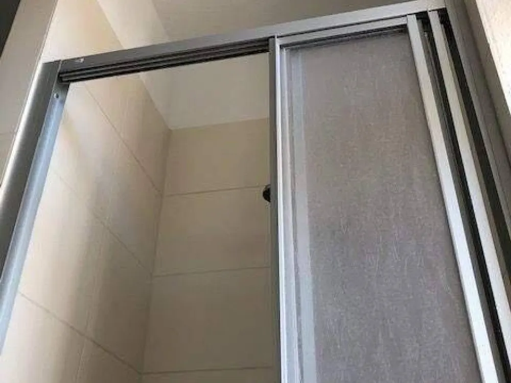 Schicke ­großräumige­ 2 Zimmerwohnung / Fußbodenheizung / Küche mit Zugang zum sonnigen Balkon / Tageslichtbad mit Wanne/Dusche