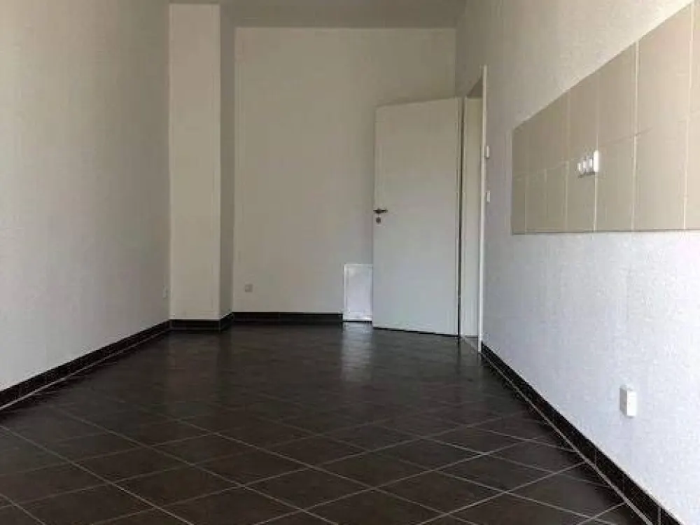 Schicke ­großräumige­ 2 Zimmerwohnung / Fußbodenheizung / Küche mit Zugang zum sonnigen Balkon / Tageslichtbad mit Wanne/Dusche