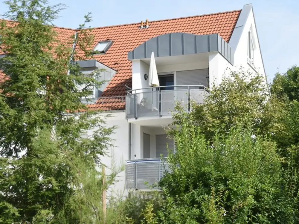Zentral gelegene 4-Zimmer-Dachgeschosswohnung mit Balkon und Tiefgaragenstellplatz