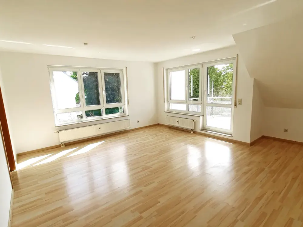 Zentral gelegene 4-Zimmer-Dachgeschosswohnung mit Balkon und Tiefgaragenstellplatz