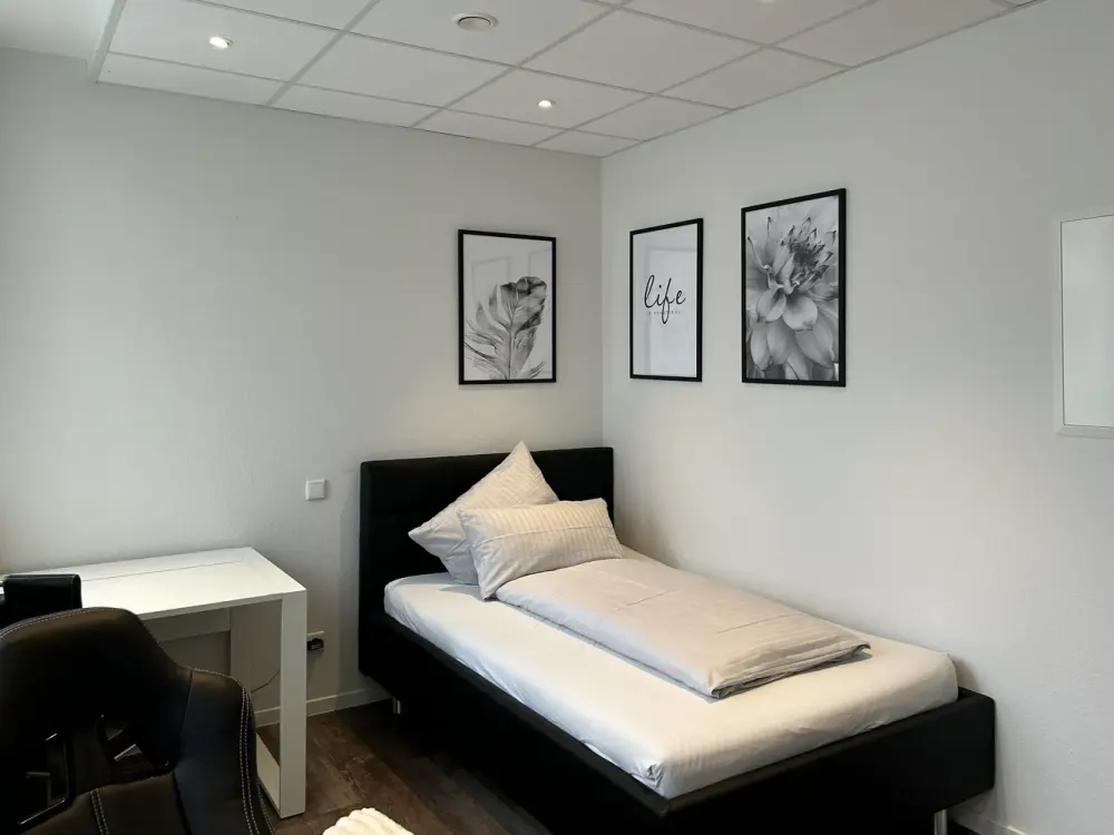 Free, beautiful 1-room apartment, modern & practical, central Niederrad