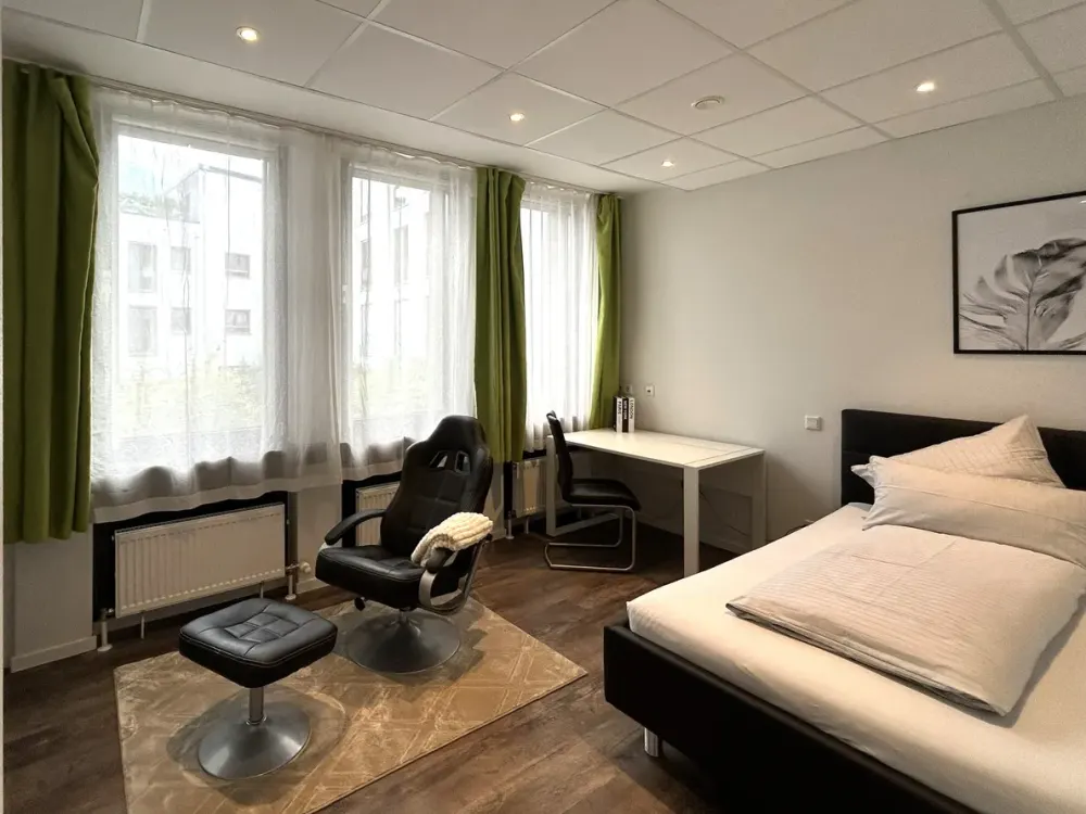 Free, beautiful 1-room apartment, modern & practical, central Niederrad