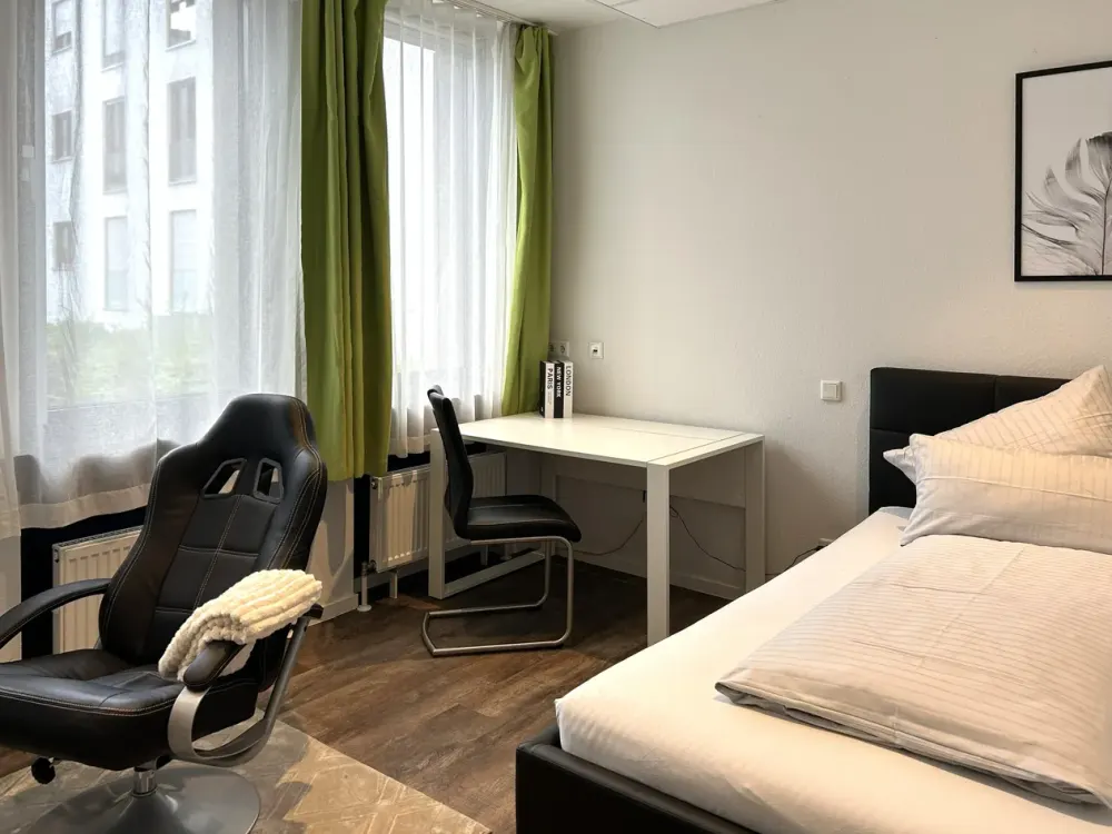 Free, beautiful 1-room apartment, modern & practical, central Niederrad