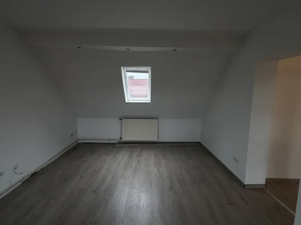 Zentrales Wohnen in Ahnatal: Helle 3-Zimmer-Dachgeschosswohnung mit Blick über Ahnatal-Weimar