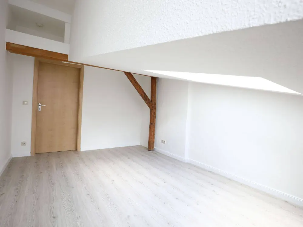 2-Zimmer Wohnung in der KTV, WG-geeignet, DG