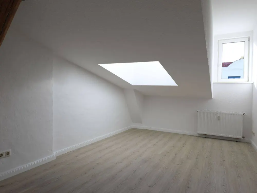 2-Zimmer Wohnung in der KTV, WG-geeignet, DG