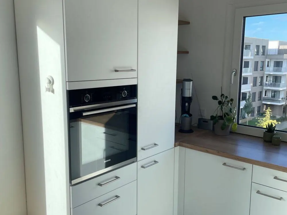 Charmante 5-Zimmer Wohnung mit Loggia und zwei Badezimmer -- Übernahme EBK möglich
