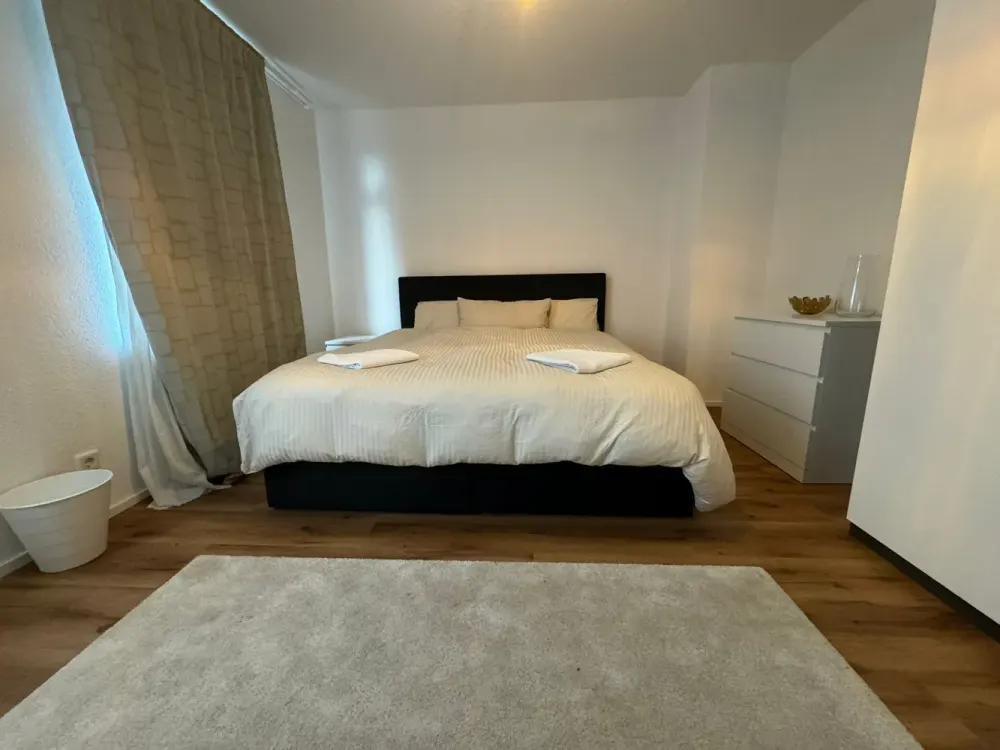 Ab 1. Oktober VERFÜGBAR (Stand 08.09.26): Bockenheim: 3-Zimmer-Wohnung mit Stellplatz!!!