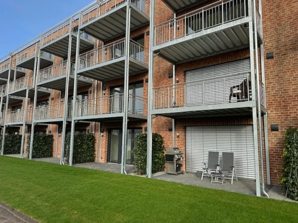 TOP! 1 Zimmer ca. 40 m² (1. OG) mit Balkon, Kellerraum und Pkw-Stellplatz