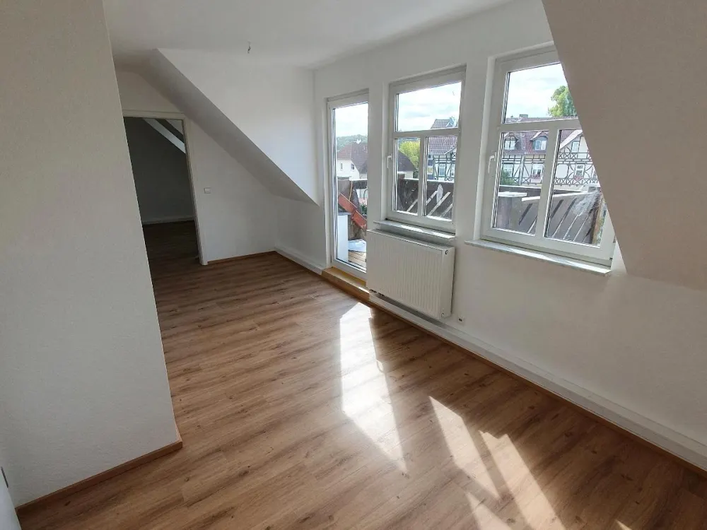 Sanierte 2-Raum Wohnung mit großem Balkon in Arnstadt (Erstbezug)