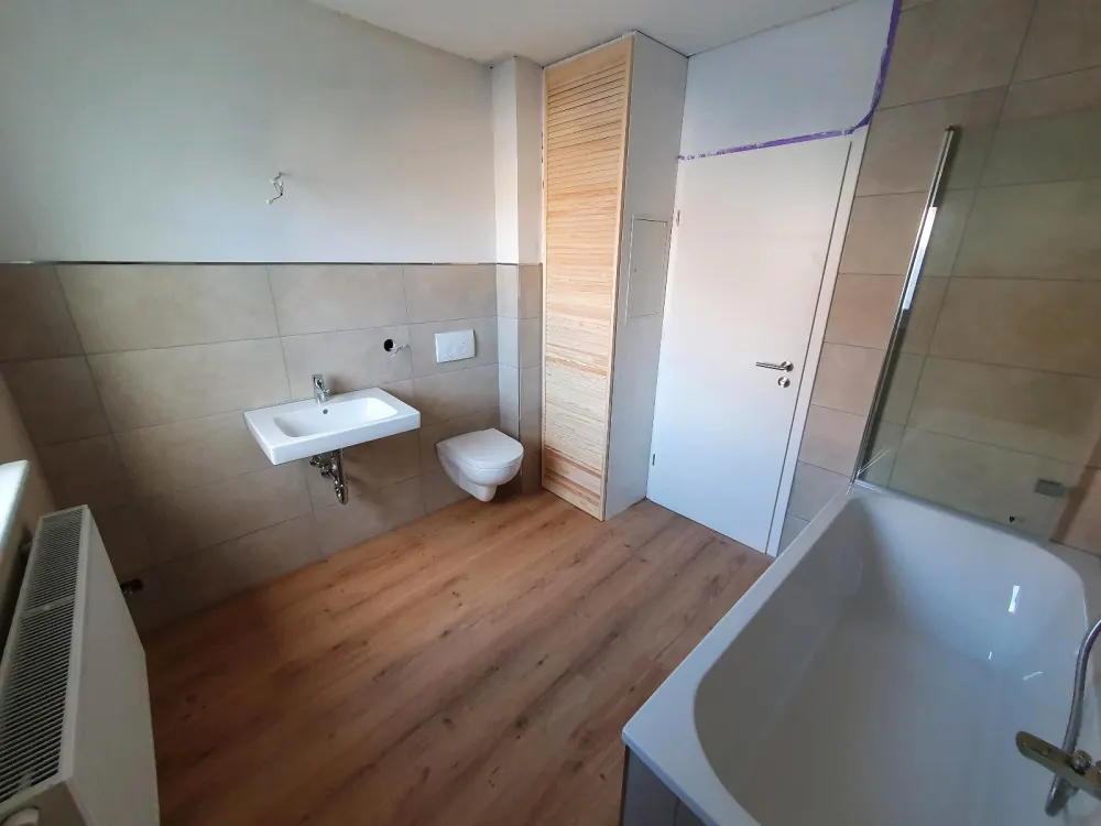 Sanierte 2-Raum Wohnung mit großem Balkon in Arnstadt (Erstbezug)