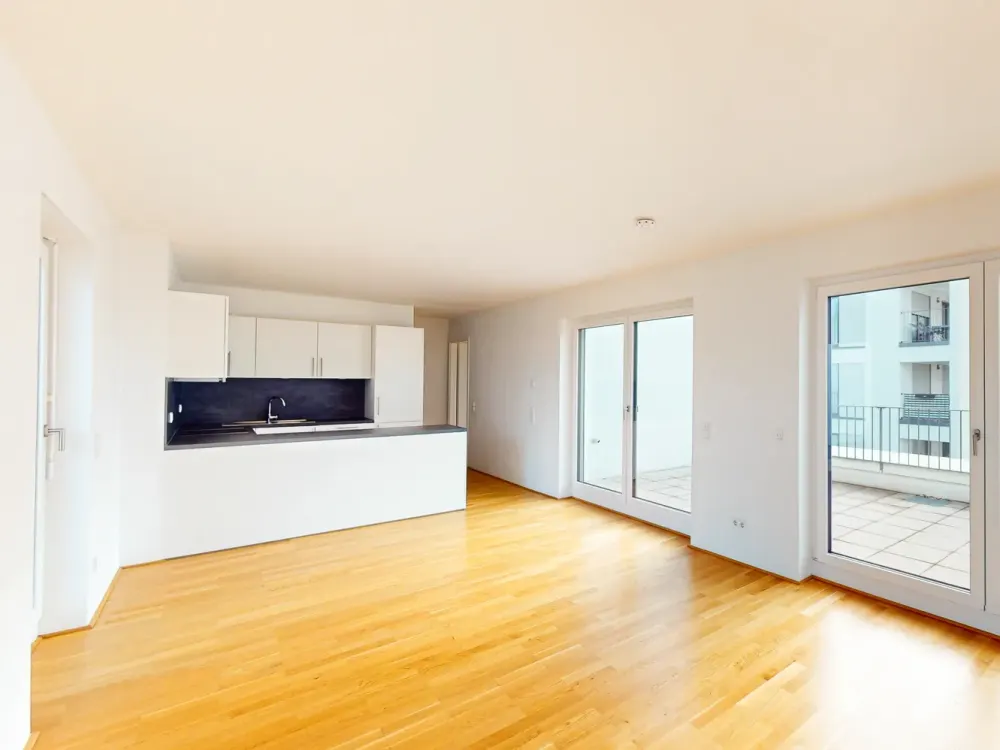 Exclusive 4-Room Apartment with Fitted Kitchen, Roof Terrace and Two Bathrooms