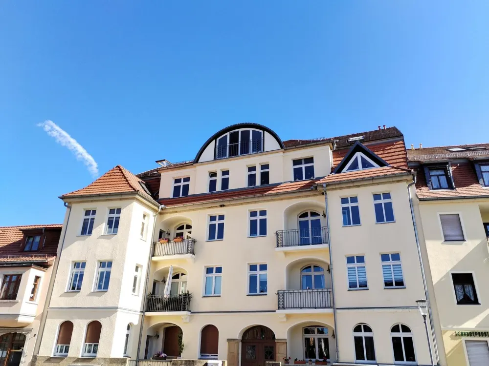 geräumige 5-Raumwohnung mit 2 Balkonen & Blick auf die Weinberge