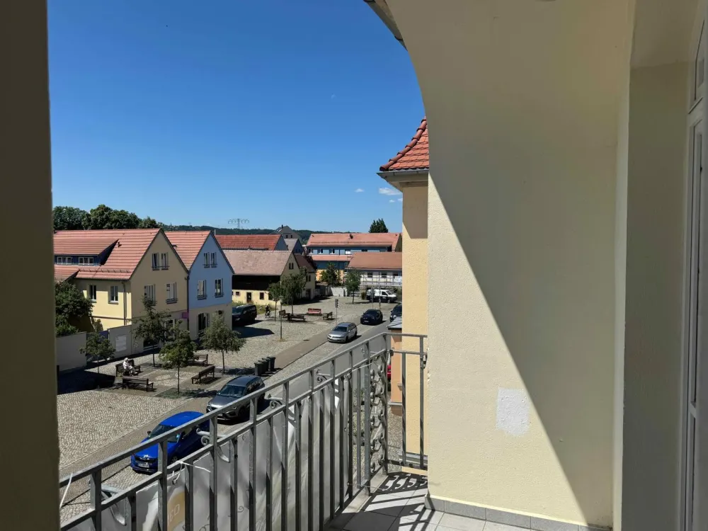 geräumige 5-Raumwohnung mit 2 Balkonen & Blick auf die Weinberge