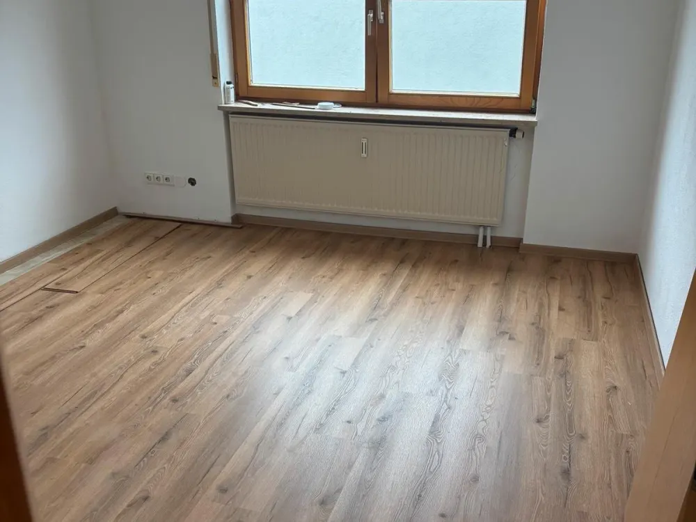 4,5 Zimmer Wohnung renoviert. Ab heute frei.