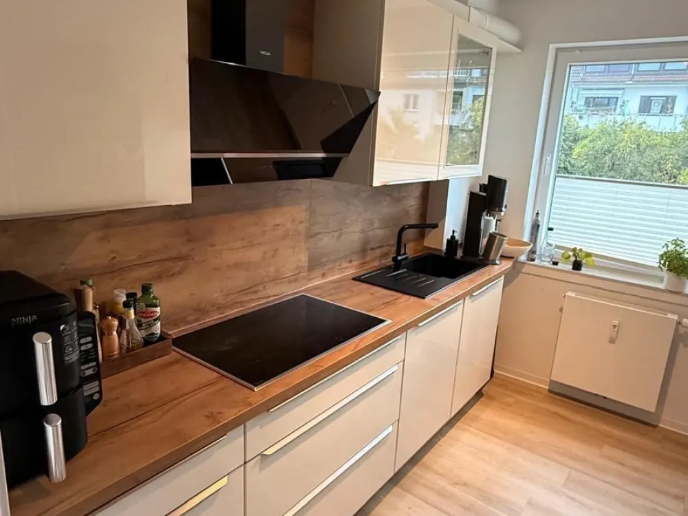 Modern 4-Room Apartment in Bremer-Neustadt with Balcony