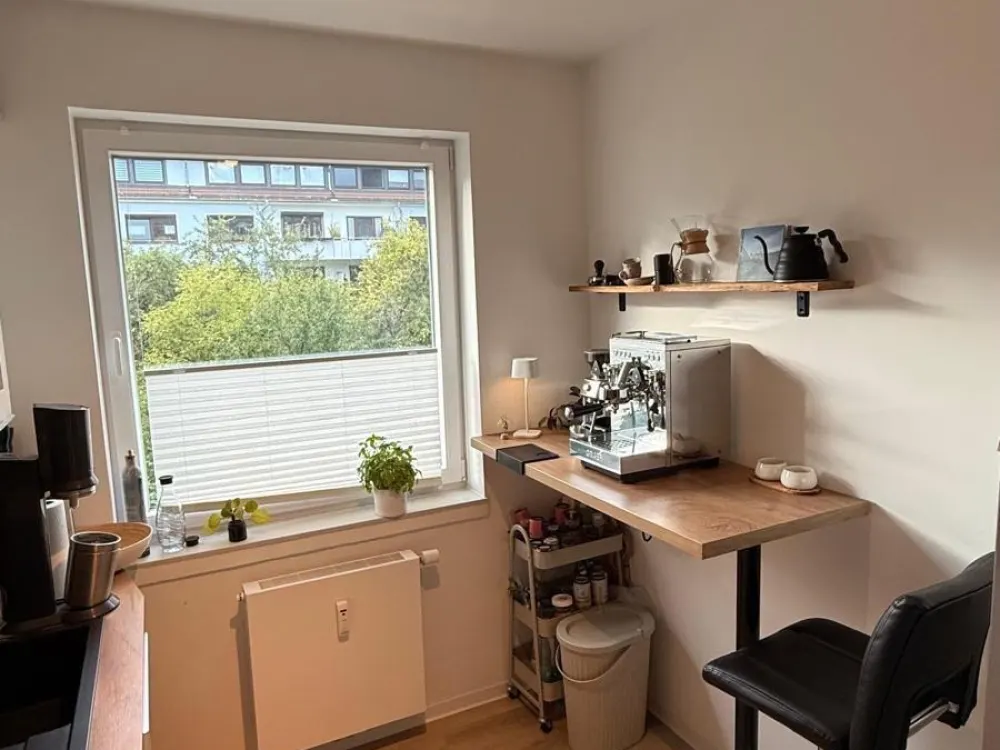 Modern 4-Room Apartment in Bremer-Neustadt with Balcony