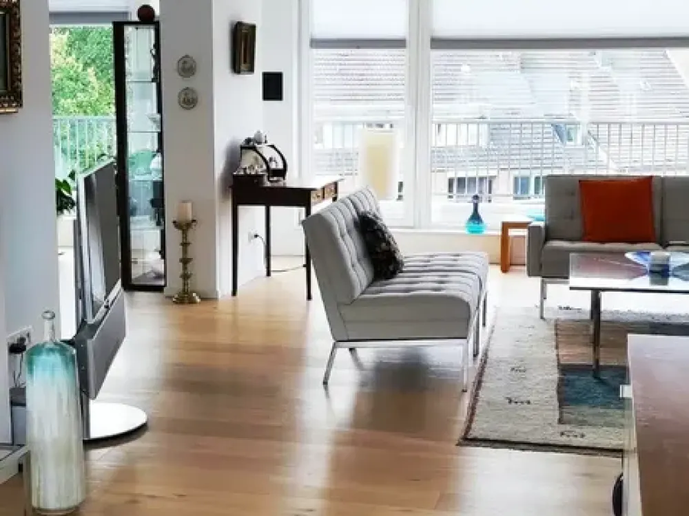 Ehrenfeld: Mit dem Aufzug direkt in Ihre Wohnung. Penthouse mit Dachterrasse und schöner Einbauküche