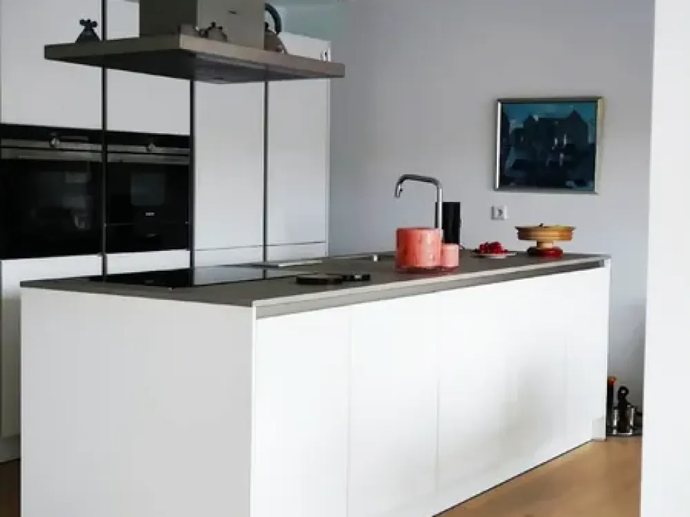 Ehrenfeld: Mit dem Aufzug direkt in Ihre Wohnung. Penthouse mit Dachterrasse und schöner Einbauküche