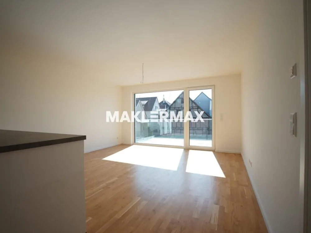 Geräumiger Neubau-Erstbezug mit Balkon, Einbauküche, Stellplatz & E-Lademöglichkeit
