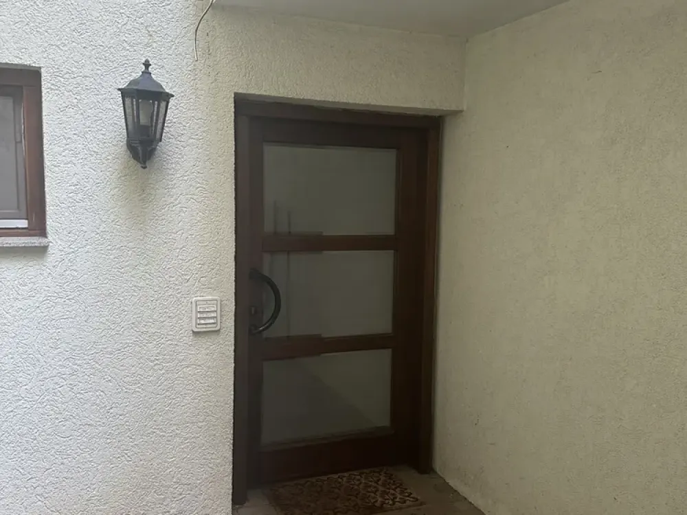 Exklusive 2 Zimmer-Maisonette-Wohnung mit geh. Innenausstattung mit Terrasse in Leonberg