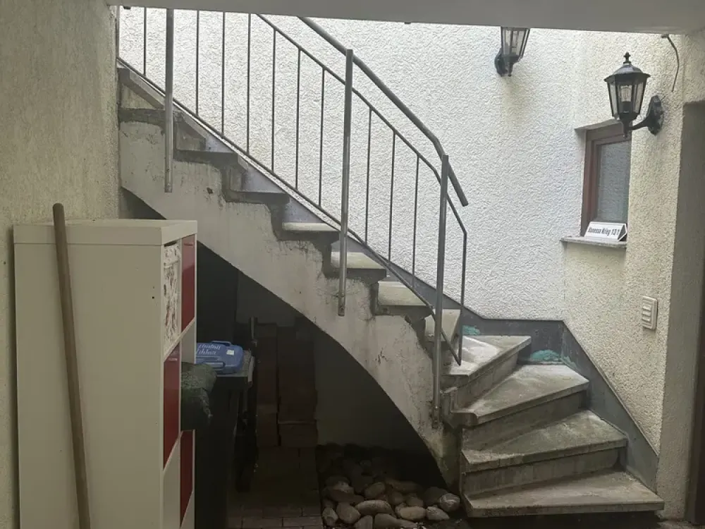 Exklusive 2 Zimmer-Maisonette-Wohnung mit geh. Innenausstattung mit Terrasse in Leonberg