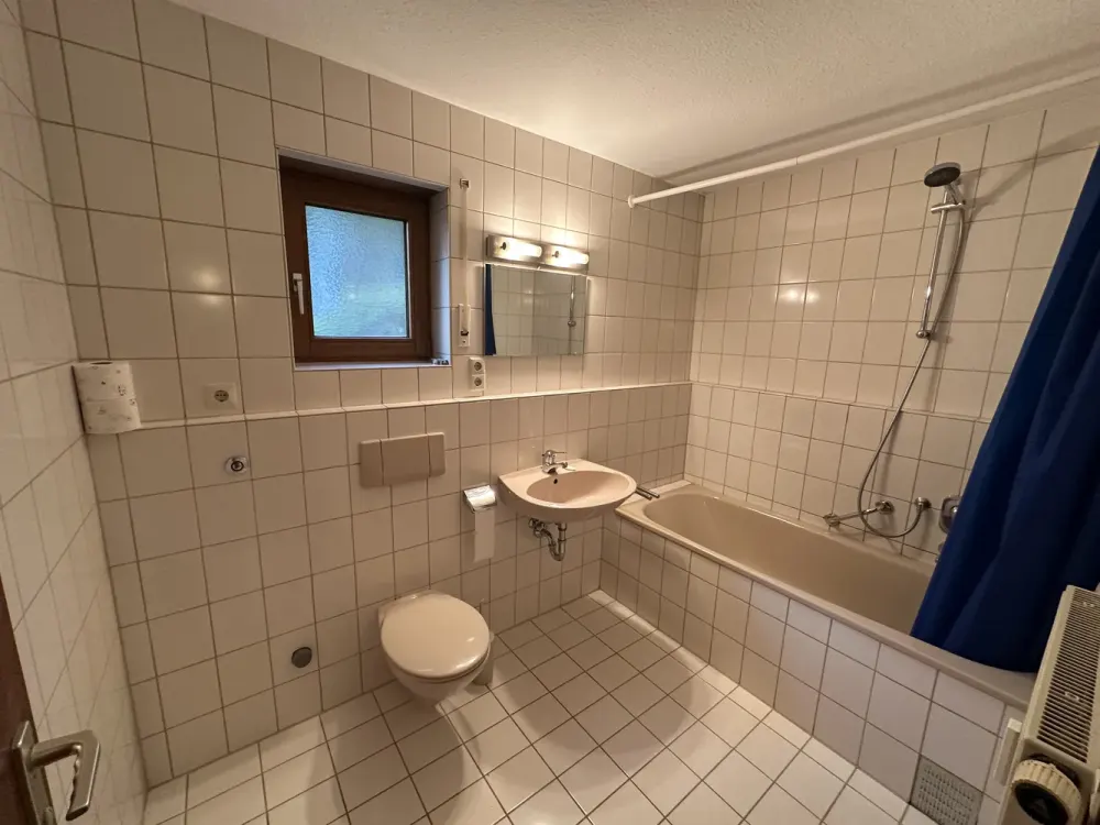 Exklusive 2 Zimmer-Maisonette-Wohnung mit geh. Innenausstattung mit Terrasse in Leonberg