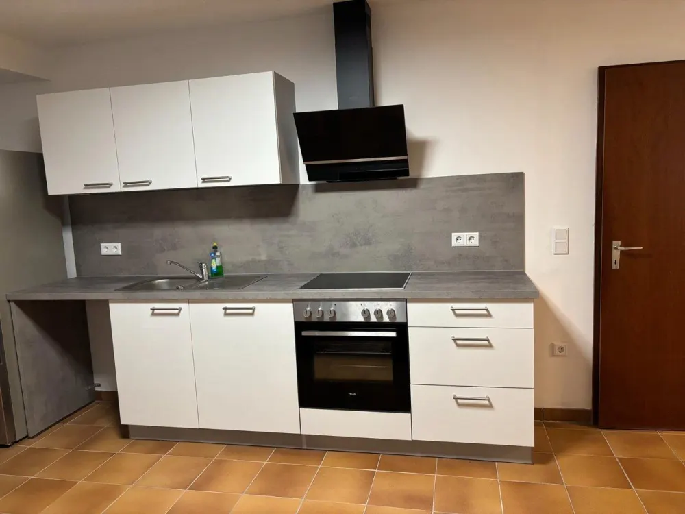 Helle 1,5-Zimmer-Souterrainwohnung (51 m²) mit separatem Eingang