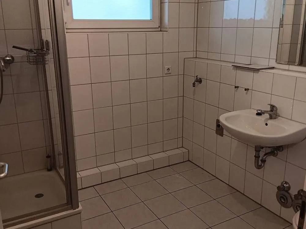 Helle 2-Zimmer-Wohnung mit Balkon & Garage in ruhiger Lage