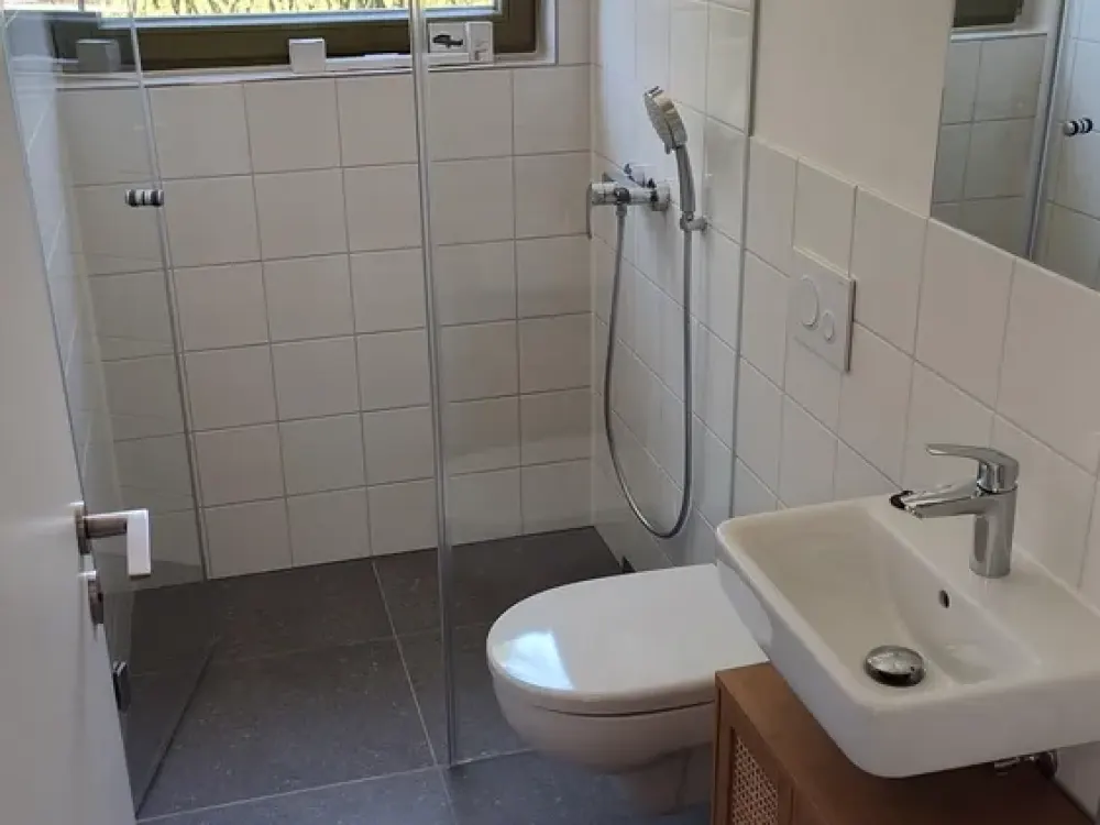 *Erstbezug* möbliertes WG-Zimmer mit eigenem Bad