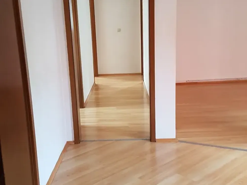 1.300 € warm: 3-Zimmer-Whg. mit Terrasse und EBK