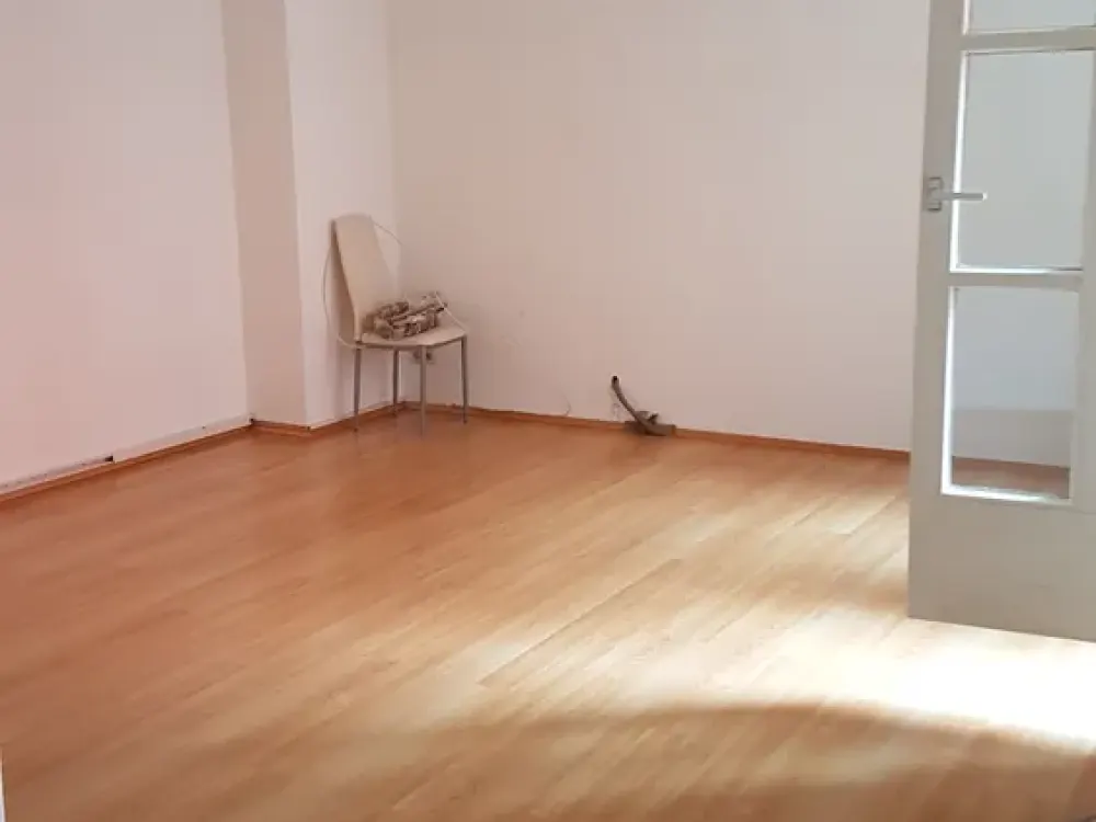 1.300 € warm: 3-Zimmer-Whg. mit Terrasse und EBK
