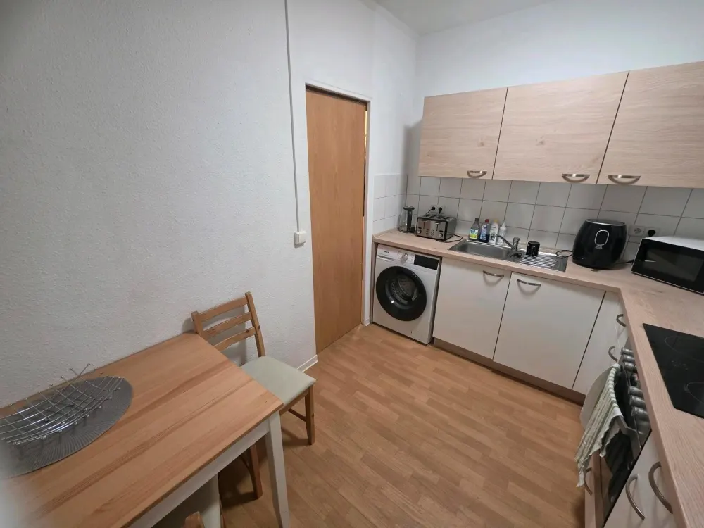 Nachmieter für möblierte 2 Zimmer Wohnung mit Balkon gesucht