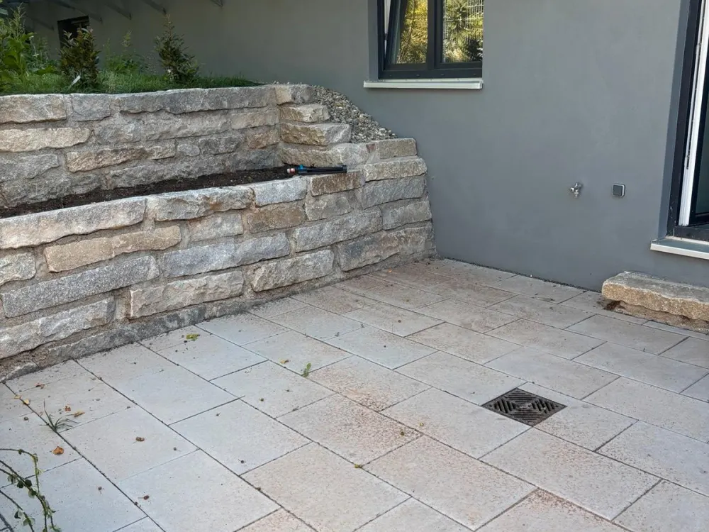3,5 Zimmerwohnung mit schöner Terasse und Gartenanteil
