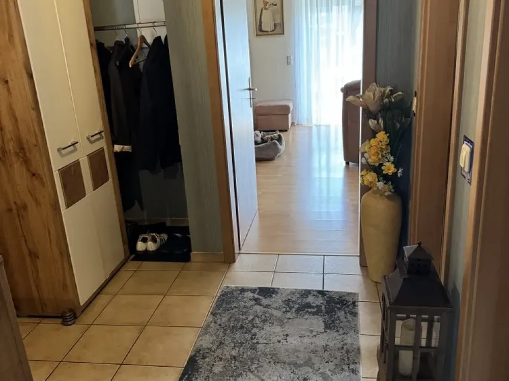 2-Zimmer-Wohnung im Hochparterre mit Balkon und Gartenanteil