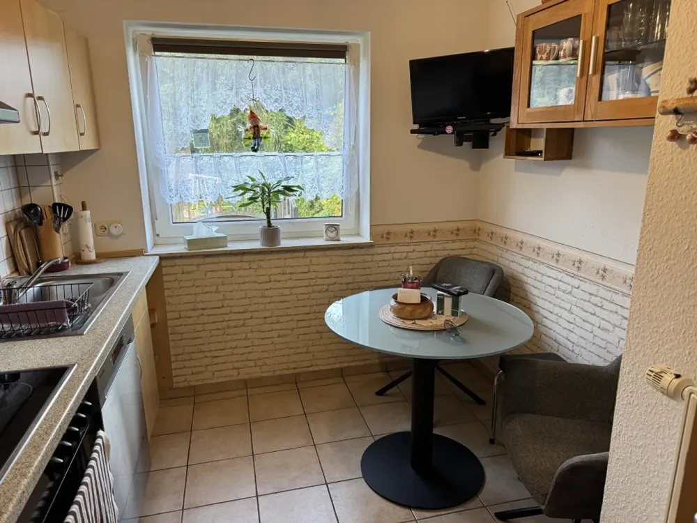 2-Zimmer-Wohnung im Hochparterre mit Balkon und Gartenanteil