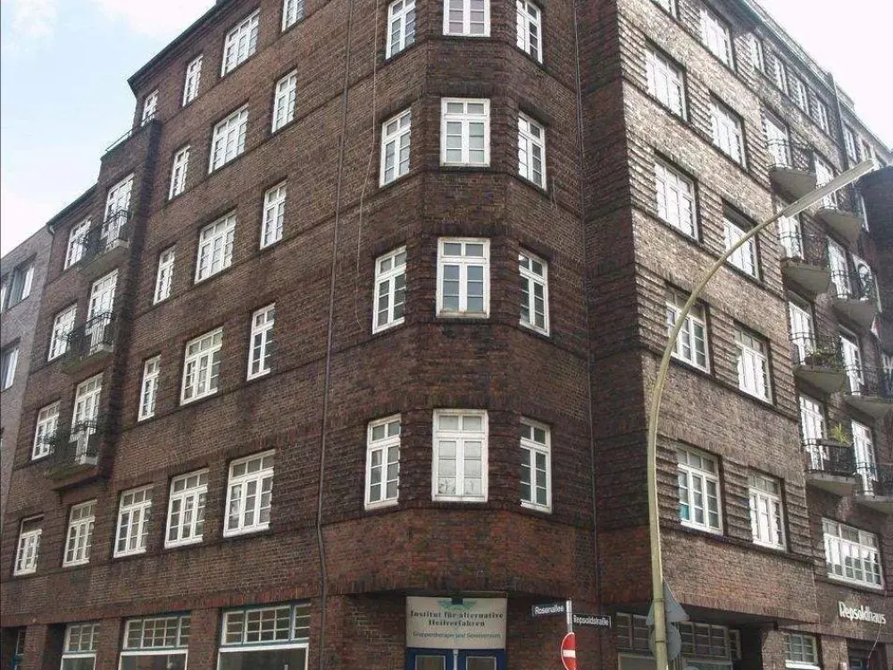 4-Zimmer-Altbauwohnung in City Nähe: Ideal als Wohnbüro, Praxis oder Atelier, WG-Bildung möglich