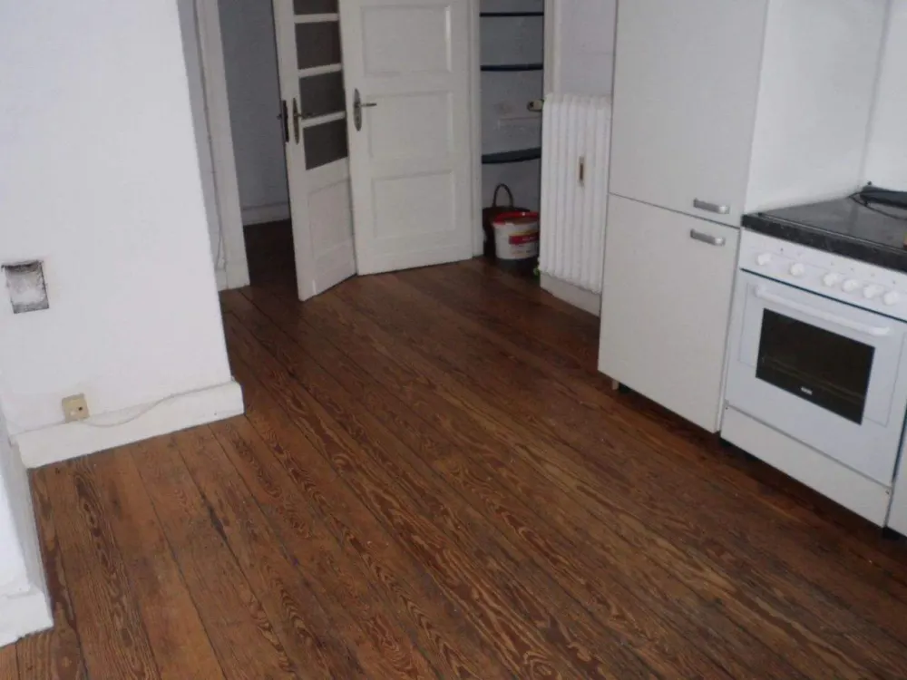 4-Zimmer-Altbauwohnung in City Nähe: Ideal als Wohnbüro, Praxis oder Atelier, WG-Bildung möglich