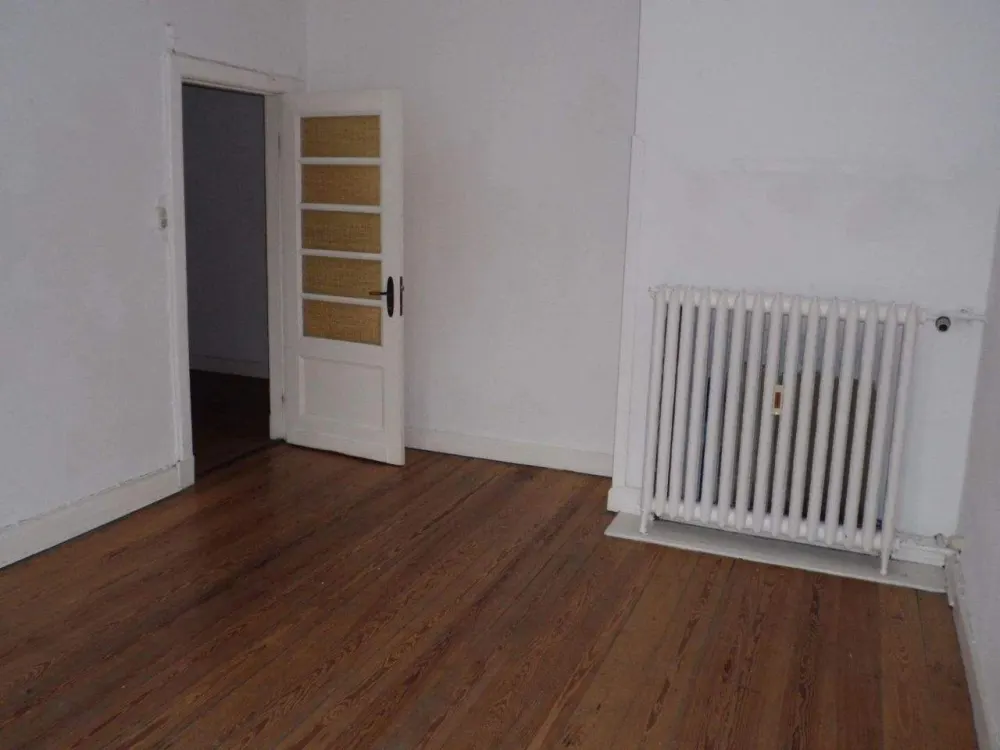 4-Zimmer-Altbauwohnung in City Nähe: Ideal als Wohnbüro, Praxis oder Atelier, WG-Bildung möglich
