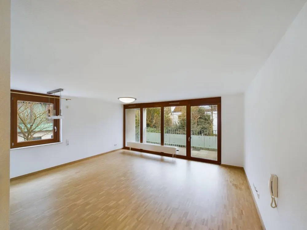 Seniorenwohnung: barrierefrei, 2 Zimmer, EBK, Bad, Balkon, Keller, Aufzug, Hausnotruf