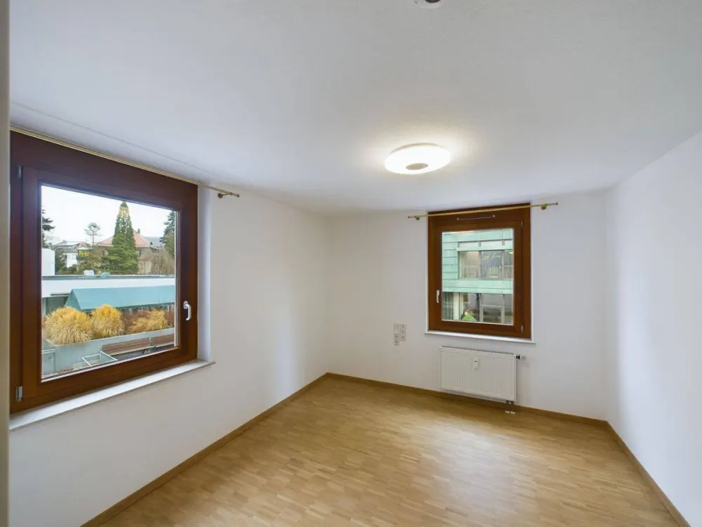 Seniorenwohnung: barrierefrei, 2 Zimmer, EBK, Bad, Balkon, Keller, Aufzug, Hausnotruf