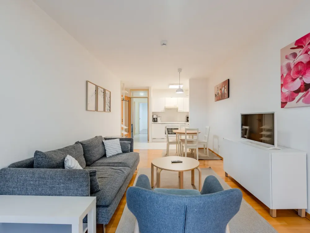 From 01.10 - Bright Two-Room Apartment in the Heart of Berlin