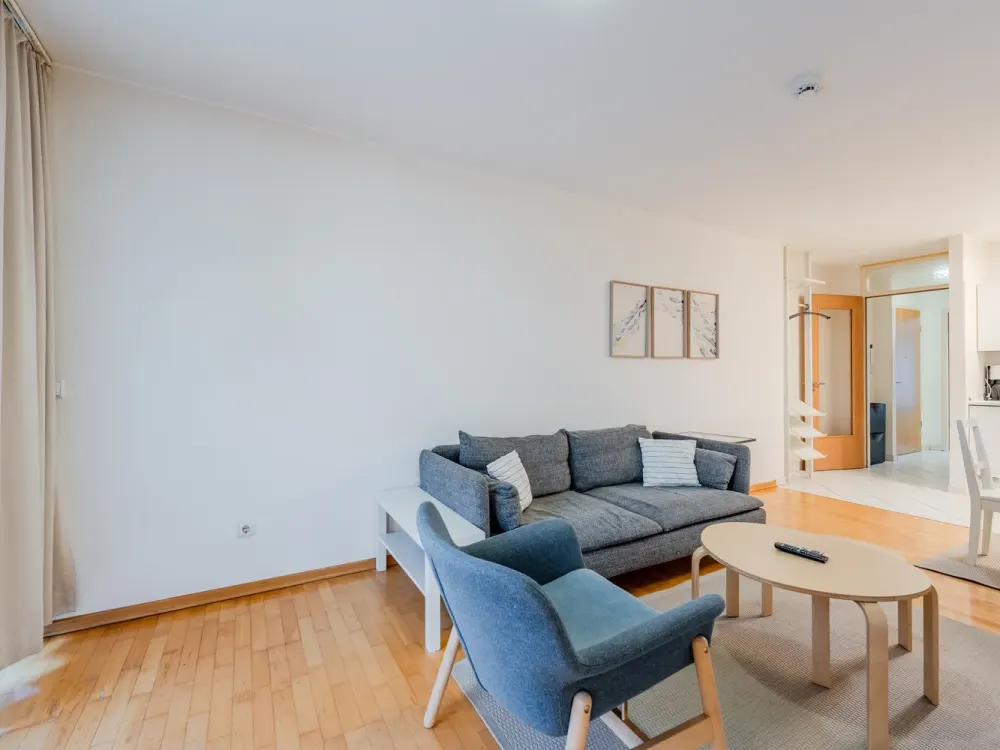 From 01.10 - Bright Two-Room Apartment in the Heart of Berlin