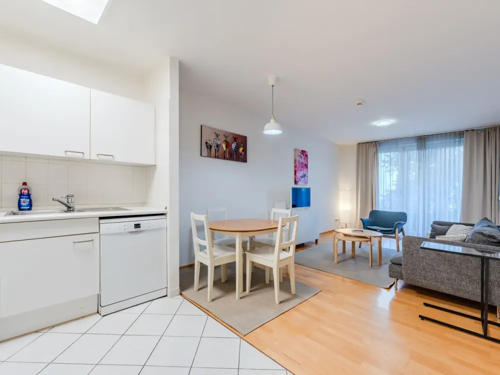 From 01.10 - Bright Two-Room Apartment in the Heart of Berlin