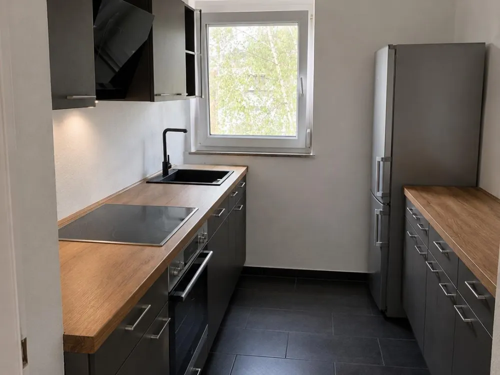 Schöne 3, 4 Zimmer Wohnung in Leonberg - komplett neu renoviert!
