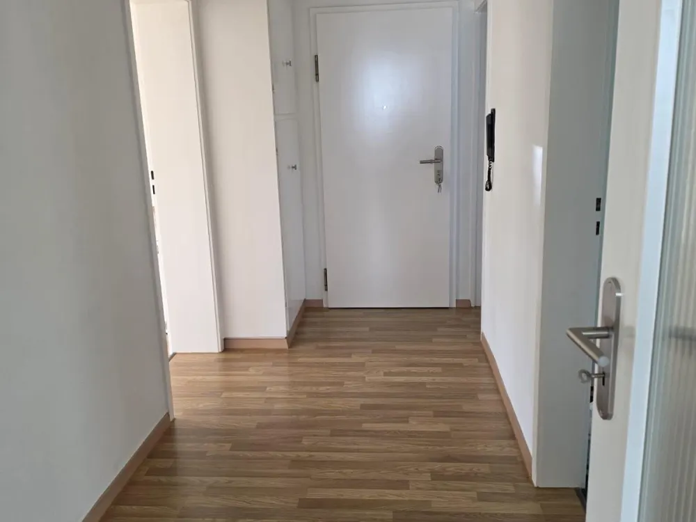 Schöne 3, 4 Zimmer Wohnung in Leonberg - komplett neu renoviert!