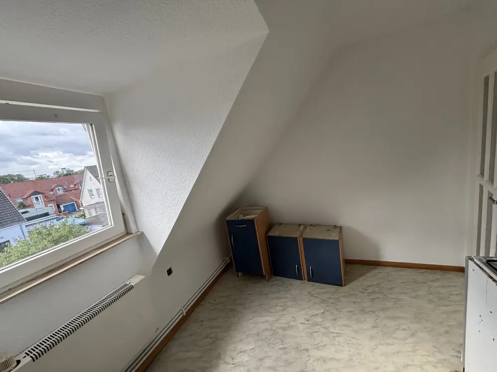 Attic Apartment | 2.5 Rooms | Newly Renovated