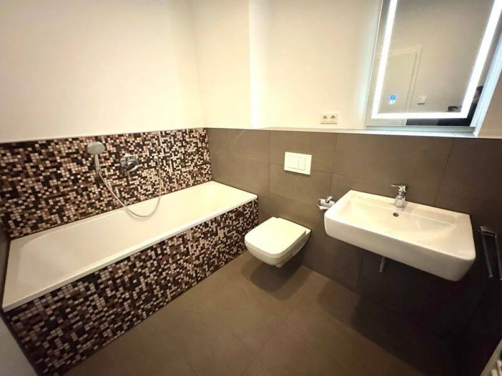 Ansprechende 5-Zimmer-Wohnung mit EBK, Balkon und 2 Bädern