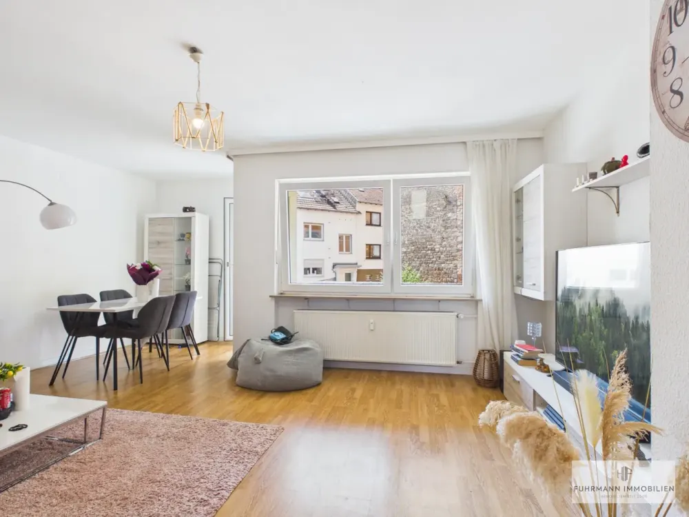 ***RESERVIERT*** Einziehen und wohlfühlen-gepflegte 2-ZKB-Wohnung mit Balkon in Alt-Saarbrücken