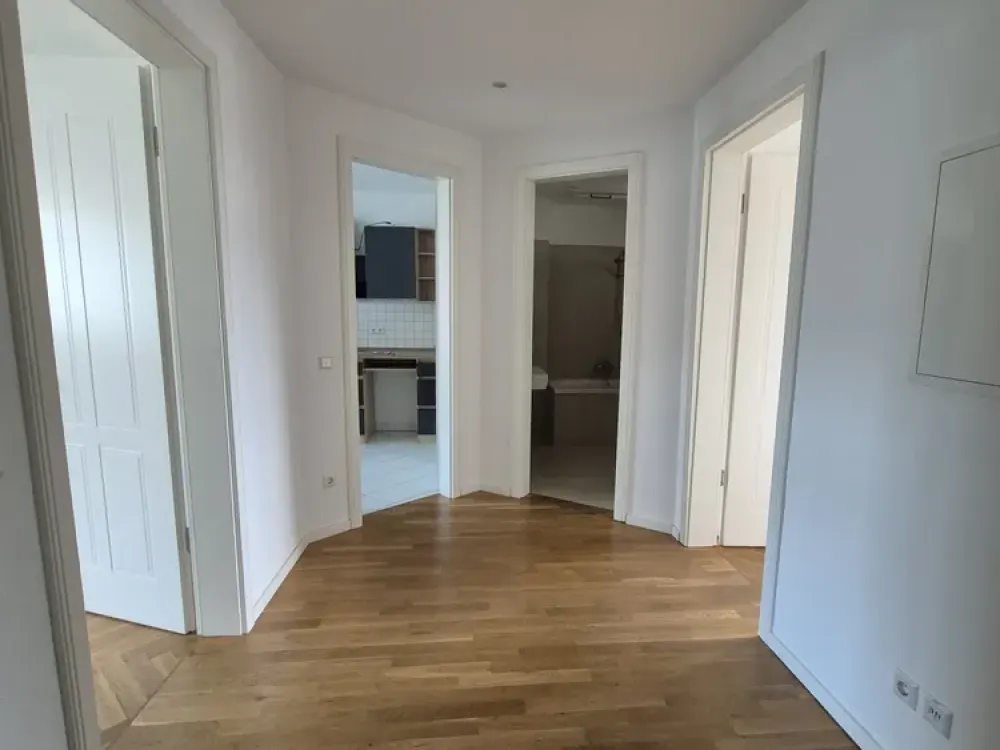 ++ BEZUGSFREI // 2 Zimmer // Parkettboden // EBK ++